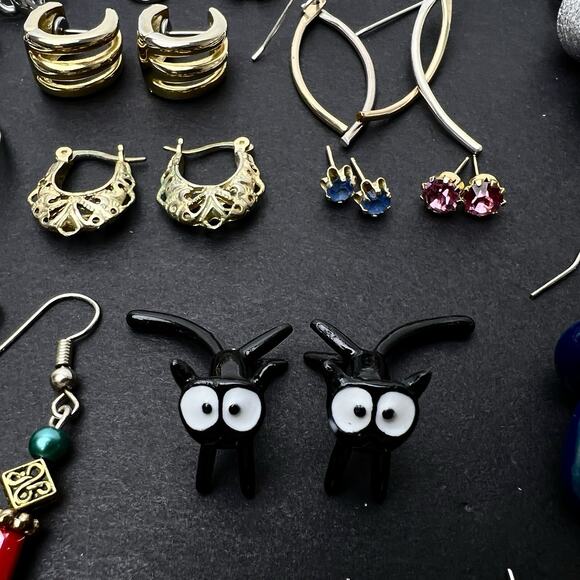 Pierced Fashion Earrings Lot 45 Pair Gold & Silver Tone Variety Wearable Vtg Now - Picture 7 of 11